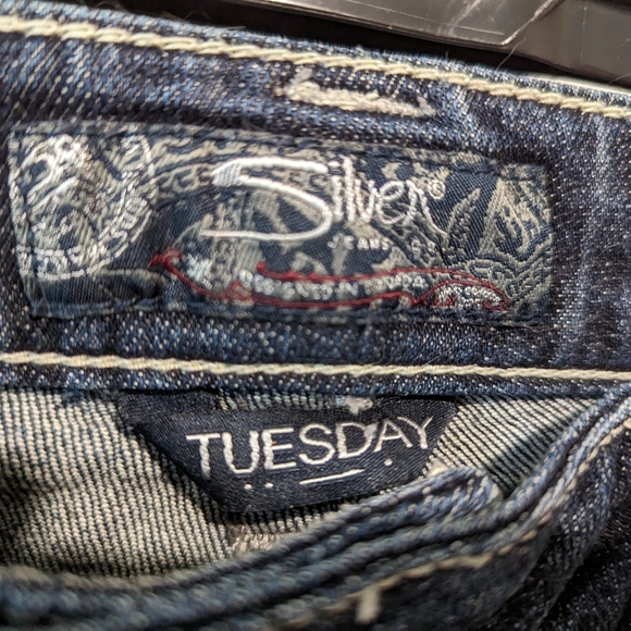 Silver Jeans Tuesday W30 L33 Dark Wash Flare Jeans - Picture 3 of 7